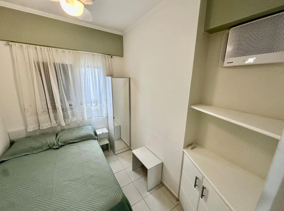 Apartamento Golden Apto 6 - Cond Beira Mar, 3 Dorm, 2 Suites, Ar-cond, Wi-fi, 2 Garagens, Piscina Guarujá