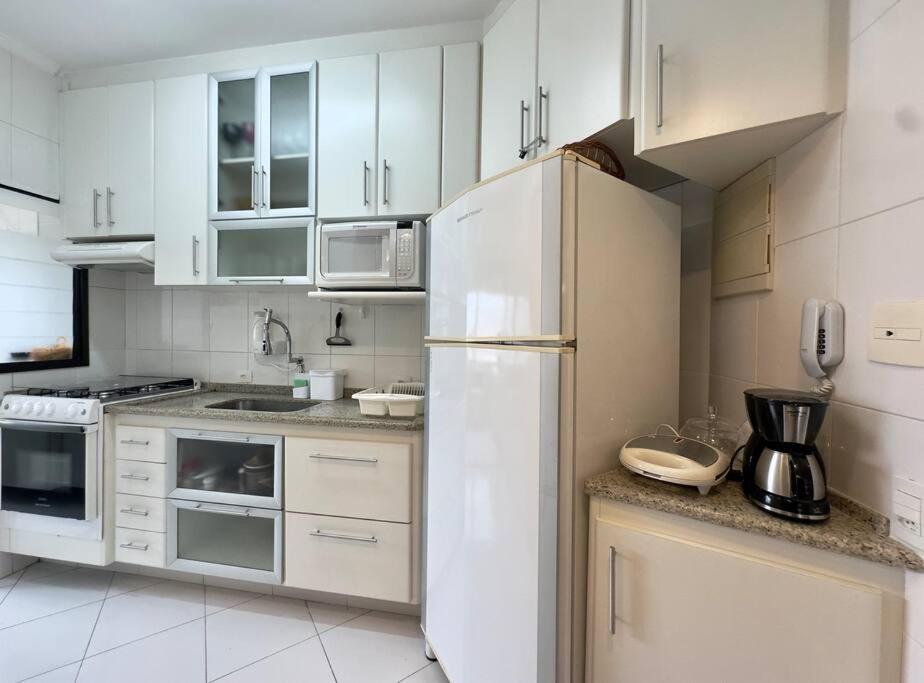 Apartamento Golden Apto 6 - Cond Beira Mar, 3 Dorm, 2 Suites, Ar-cond, Wi-fi, 2 Garagens, Piscina Guarujá